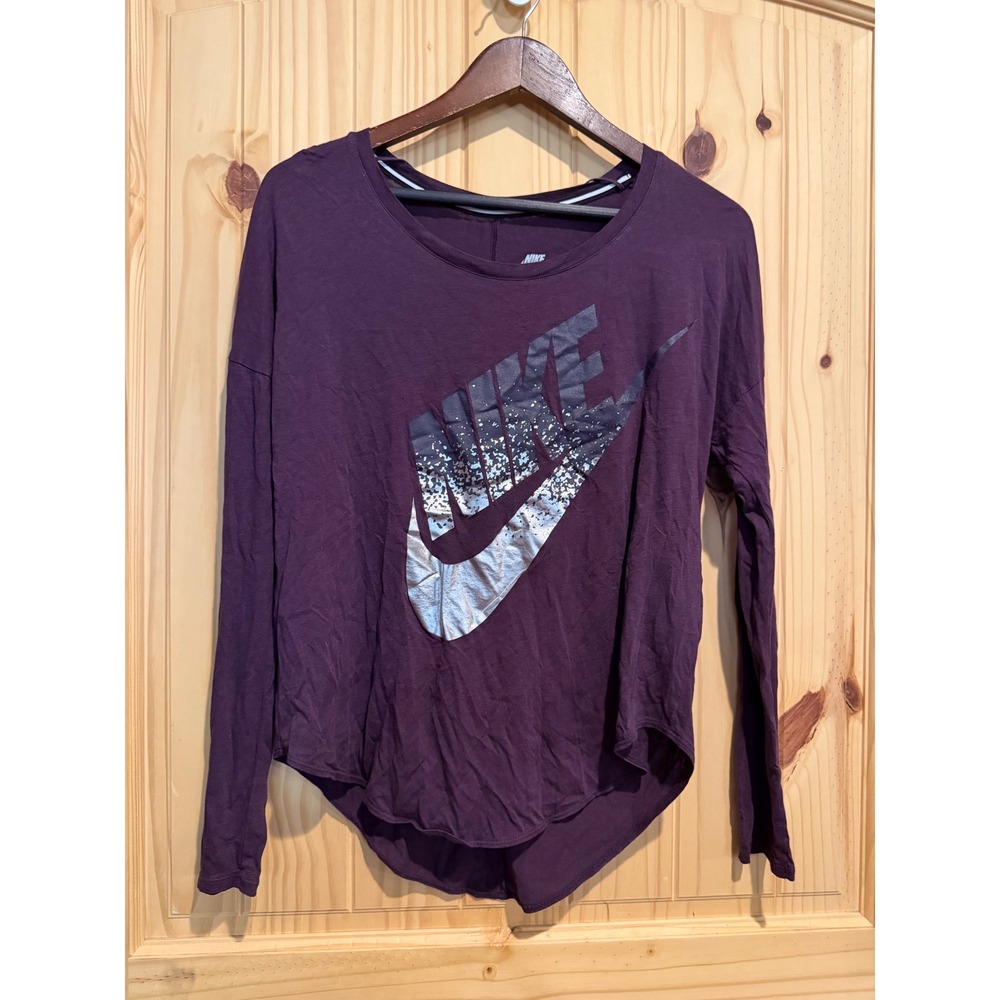 Nike Womens Long Sleeve Graphic T-Shirt Plum Purple Silver Logo Size M